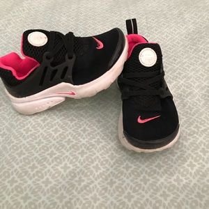 Size 10 girl prestos blk/pink